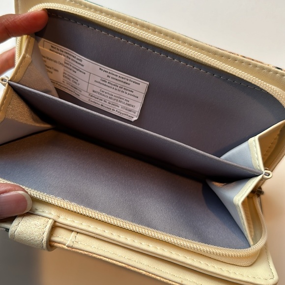 NWT Long Wallet - Picture 4 of 4